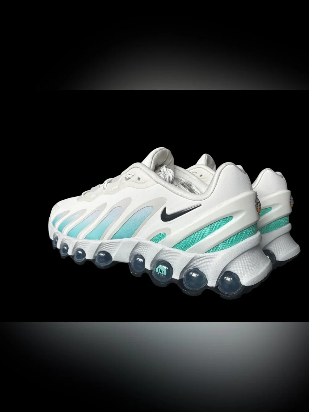 Nike Air Max DN8 in Summit White/Black-Cool Mint Size 9 Women/7.5 Men (US) NEW